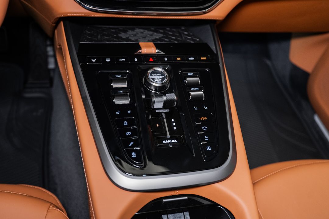 2026 ASTON MARTIN DBX