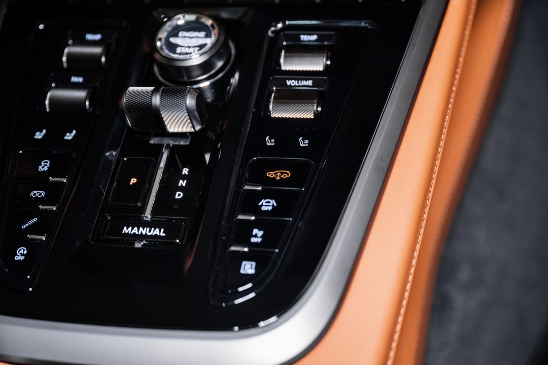 2026 ASTON MARTIN DBX