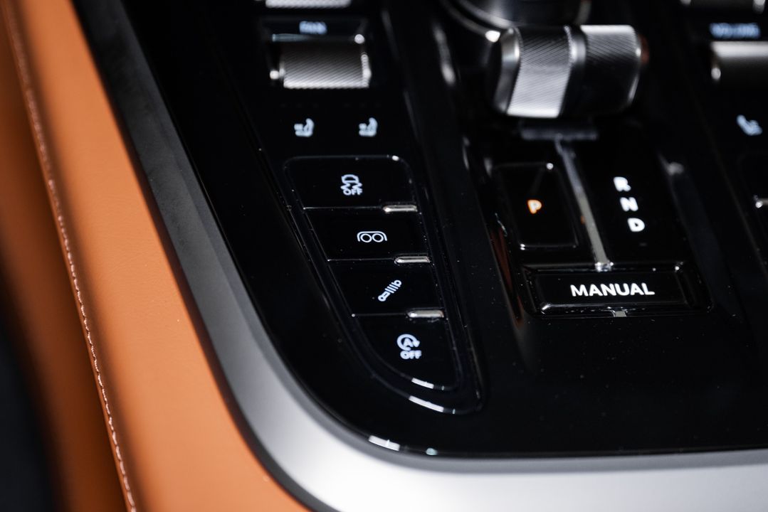 2026 ASTON MARTIN DBX
