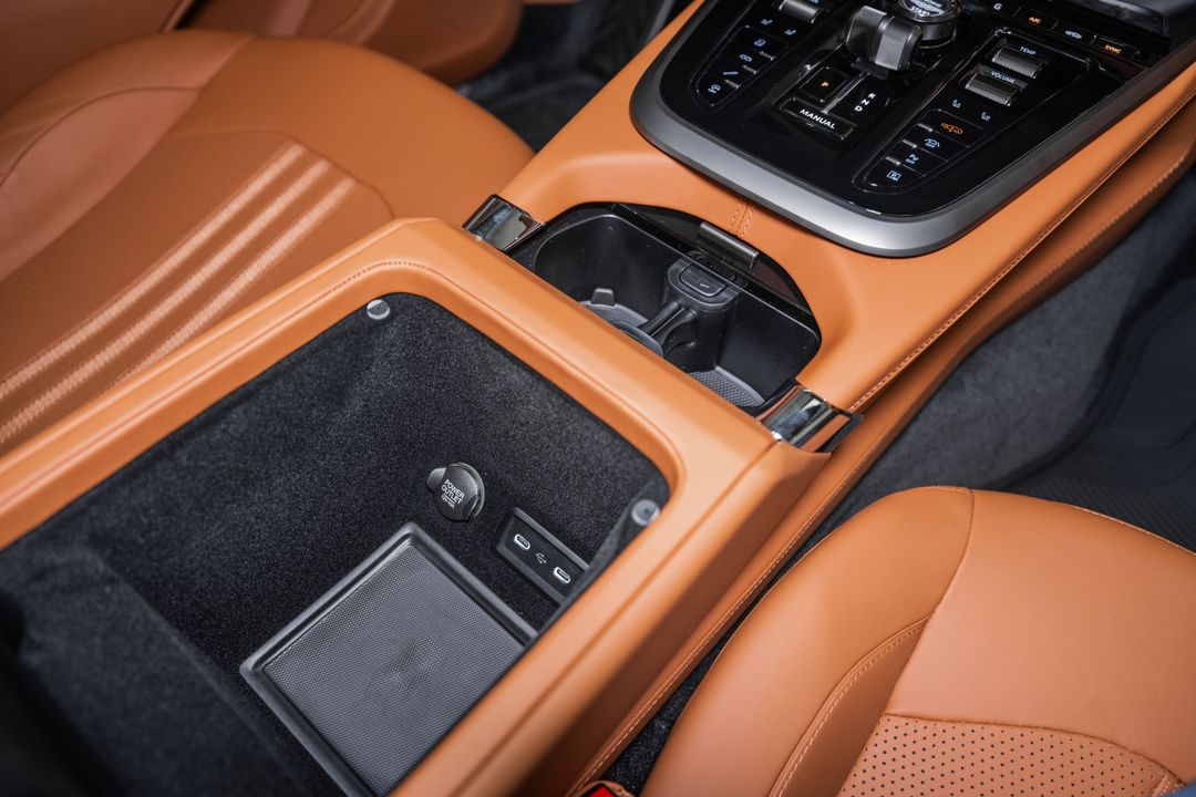 2026 ASTON MARTIN DBX