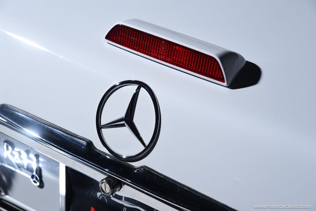 1989 Mercedes-Benz 560-Class