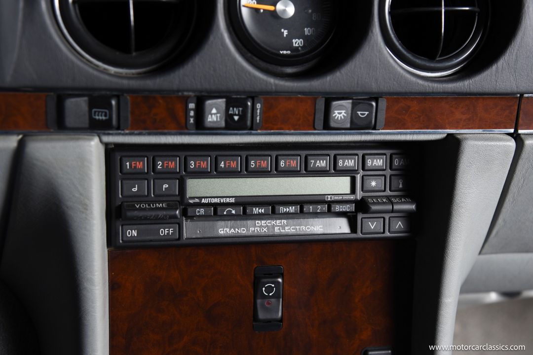 1989 Mercedes-Benz 560-Class