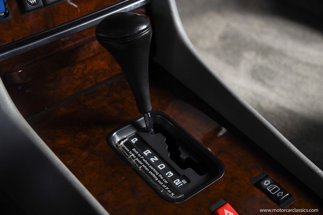 1989 Mercedes-Benz 560-Class