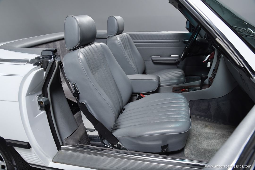 1989 Mercedes-Benz 560-Class