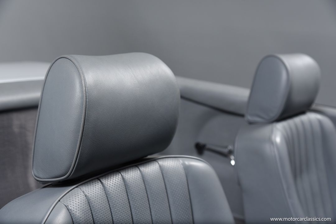 1989 Mercedes-Benz 560-Class