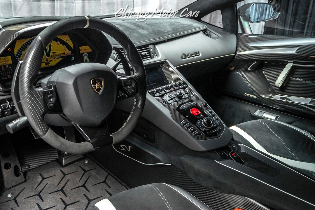 2016 Lamborghini Aventador