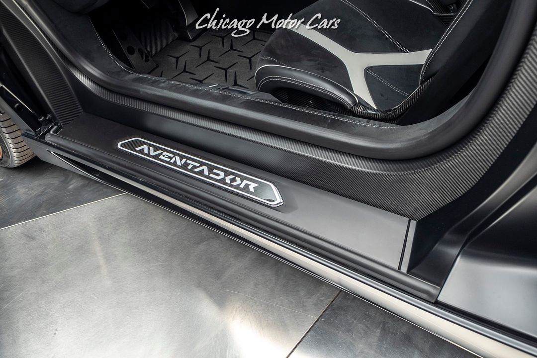 2016 Lamborghini Aventador