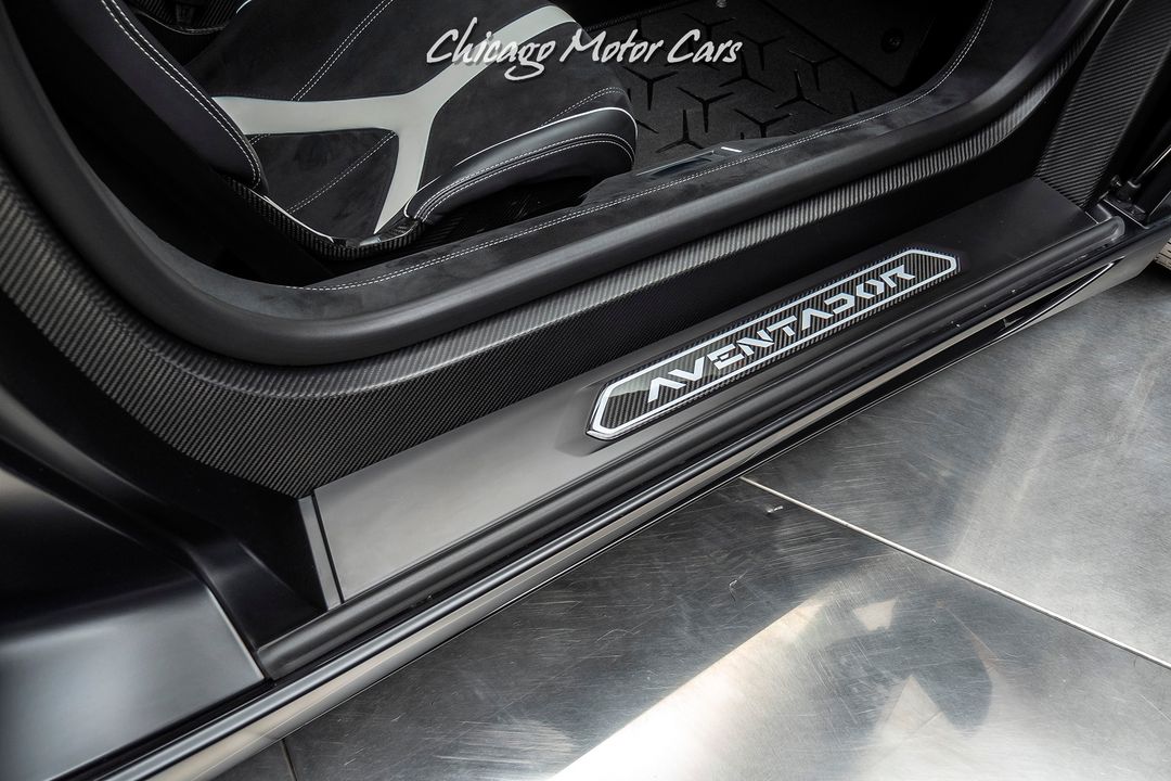 2016 Lamborghini Aventador