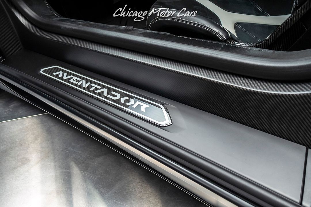 2016 Lamborghini Aventador