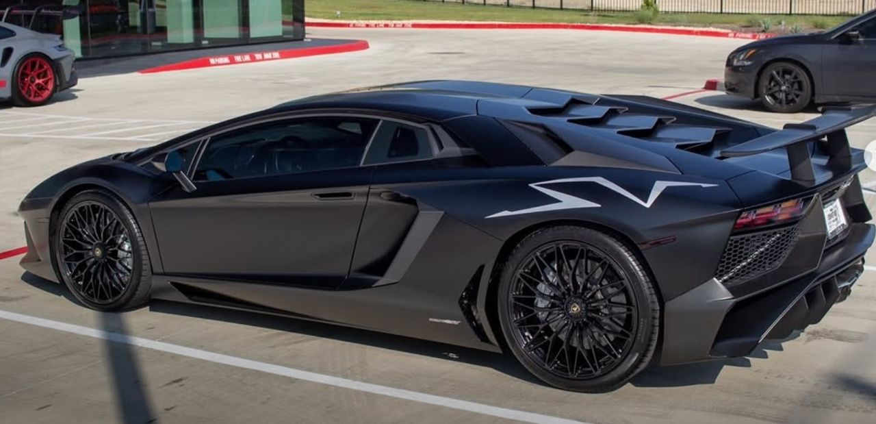 2016 Lamborghini Aventador