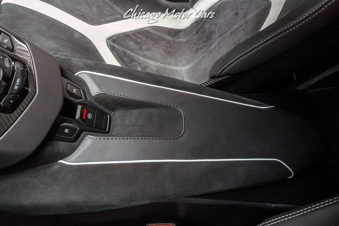 2016 Lamborghini Aventador