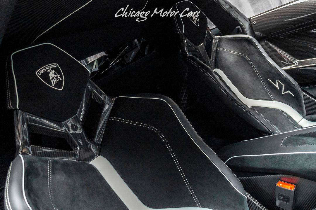2016 Lamborghini Aventador