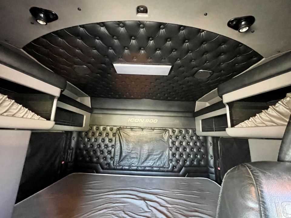2016 Kenworth W900L