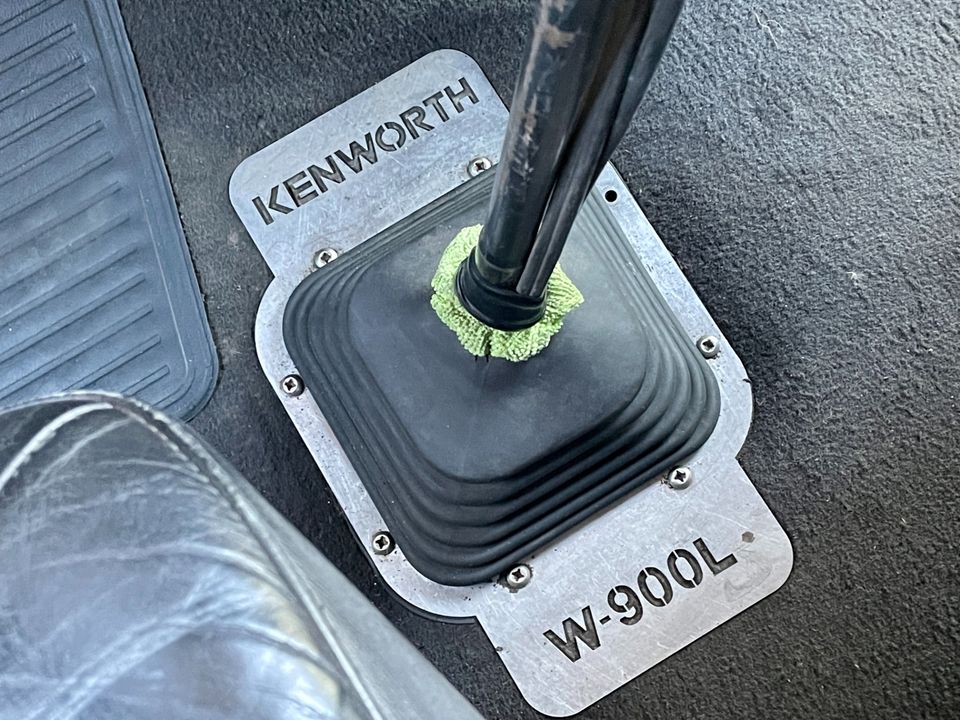 2016 Kenworth W900L