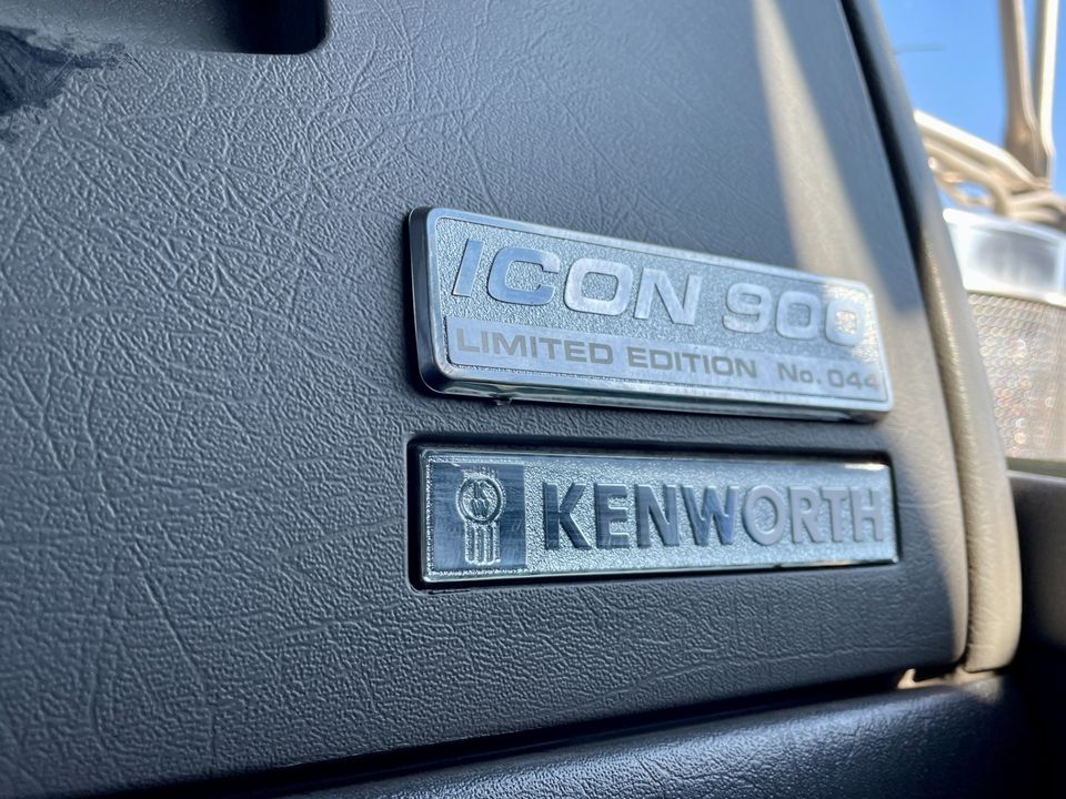 2016 Kenworth W900L