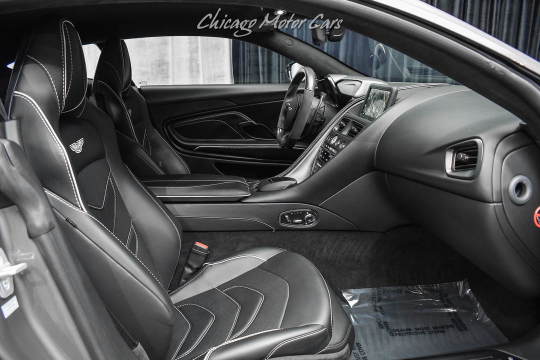 2020 Aston Martin DBS