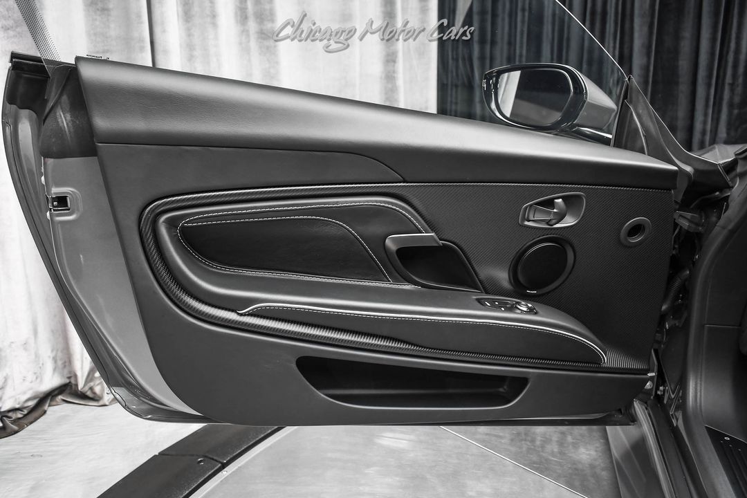 2020 Aston Martin DBS