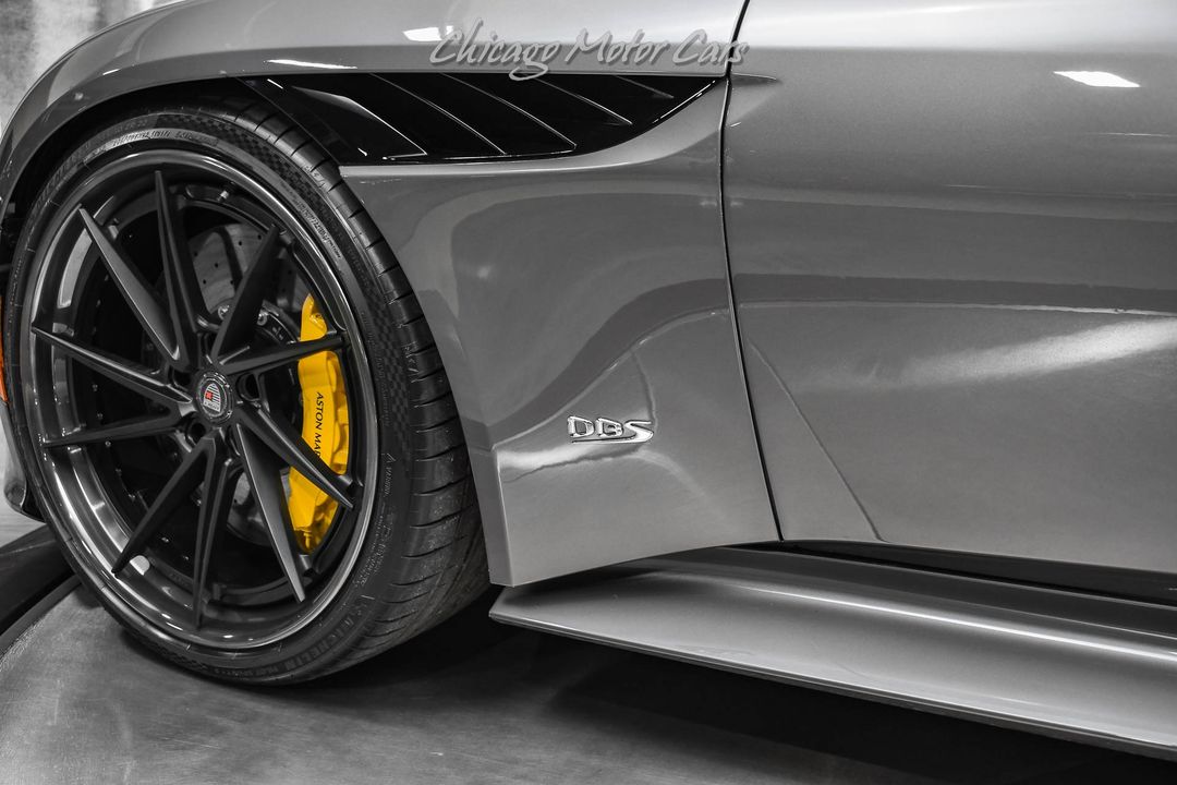2020 Aston Martin DBS