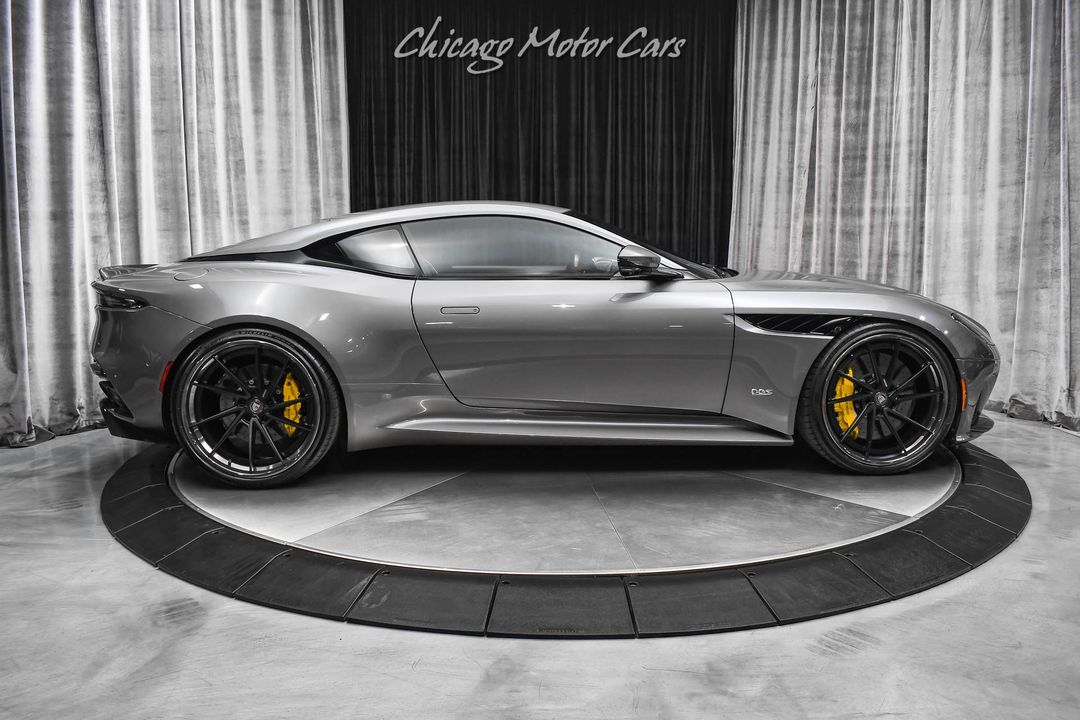 2020 Aston Martin DBS