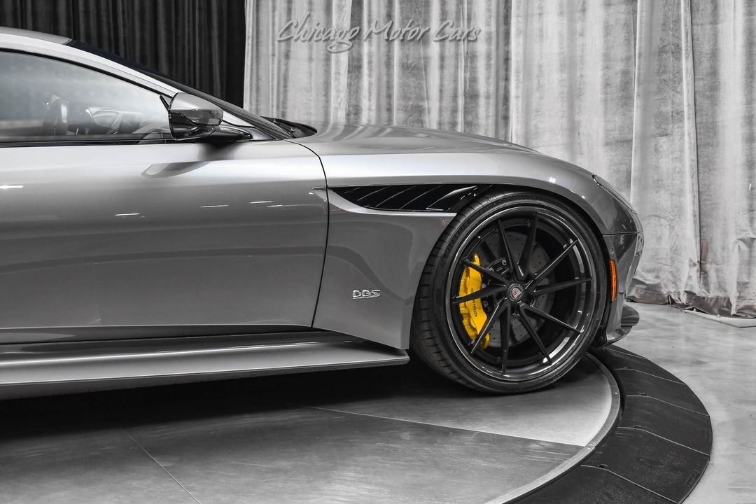 2020 Aston Martin DBS