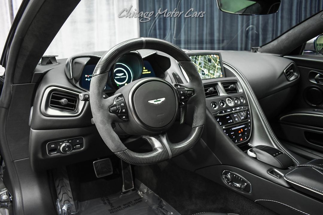2020 Aston Martin DBS