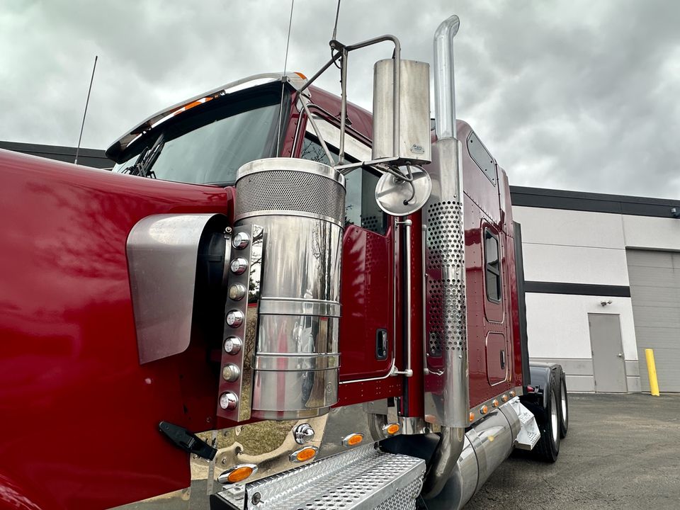 2017 Kenworth W900