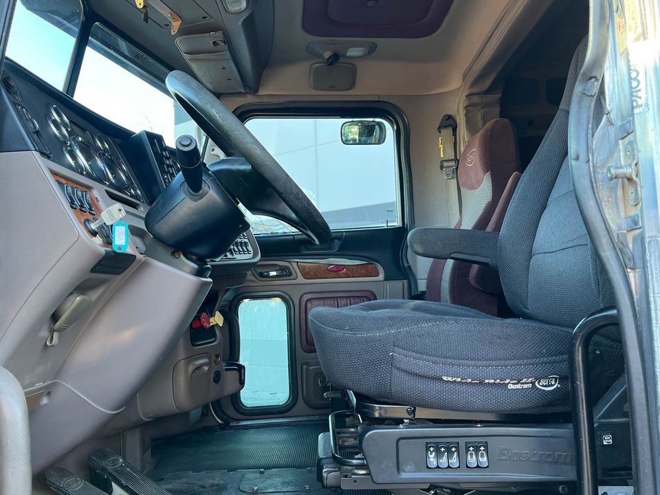 2010 Peterbilt 384