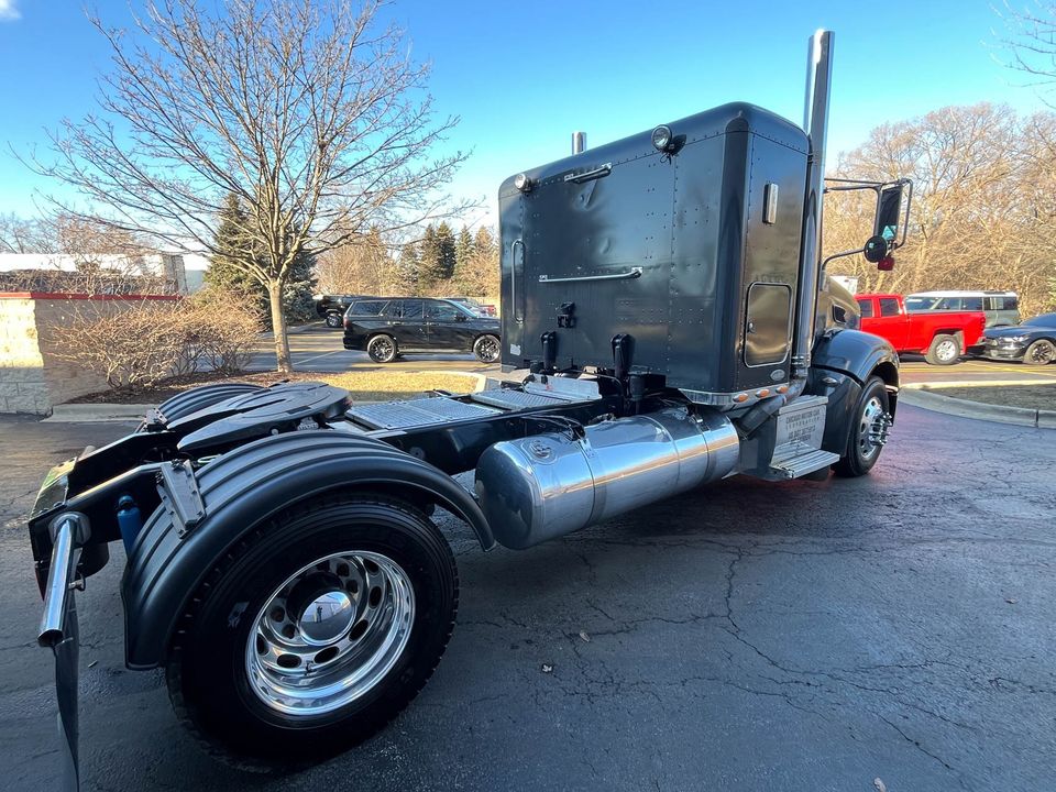 2010 Peterbilt 384