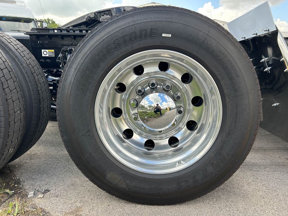 2023 Peterbilt 389 Conventional