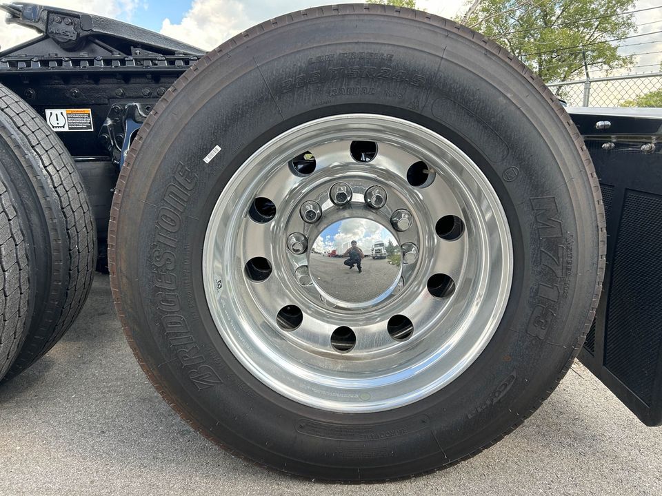 2023 Peterbilt 389 Conventional