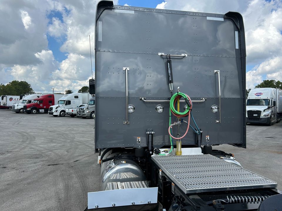 2023 Peterbilt 389 Conventional