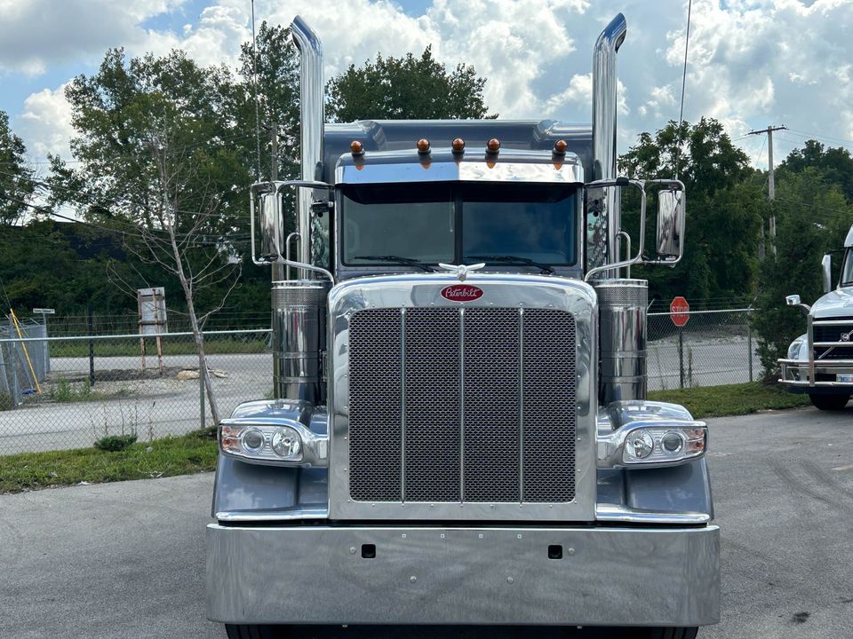 2023 Peterbilt 389 Conventional