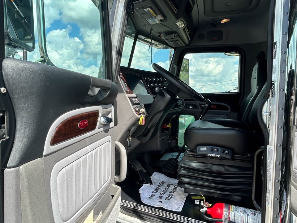 2023 Peterbilt 389 Conventional