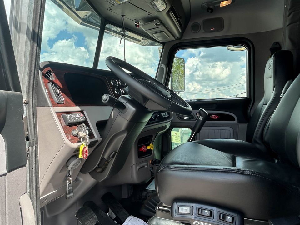 2023 Peterbilt 389 Conventional