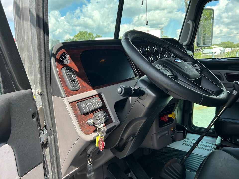 2023 Peterbilt 389 Conventional