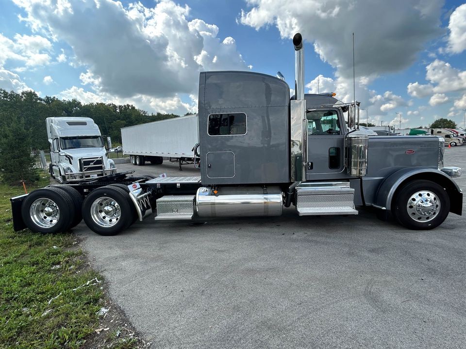 2023 Peterbilt 389 Conventional