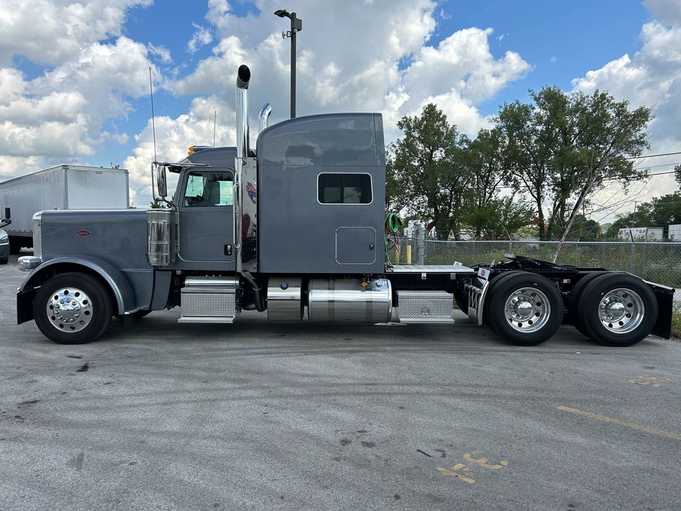 2023 Peterbilt 389 Conventional