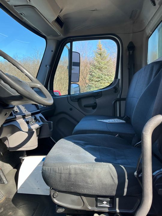 2015 Freightliner M2 Stake/Rak