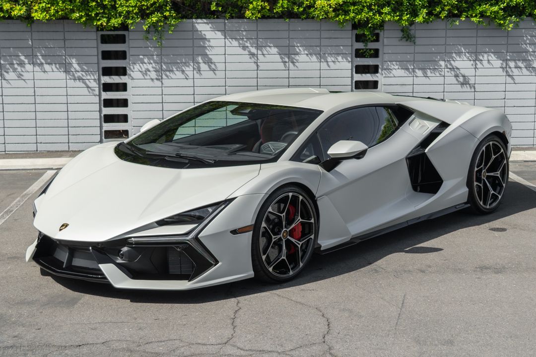 2024 Lamborghini Revuelto