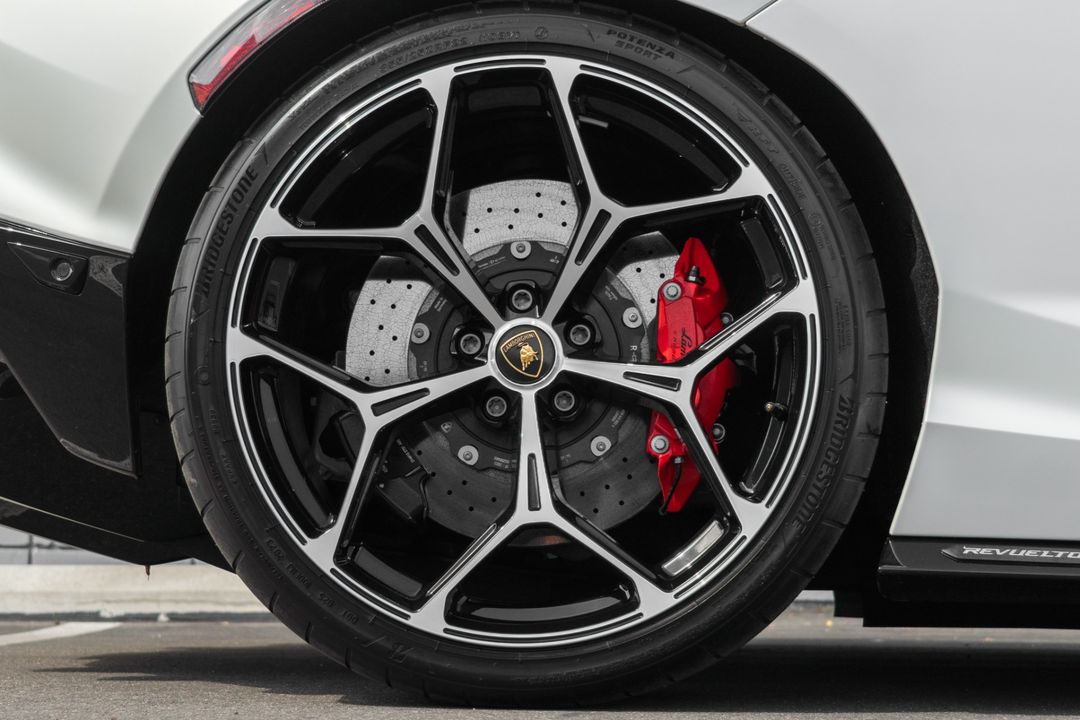2024 Lamborghini Revuelto