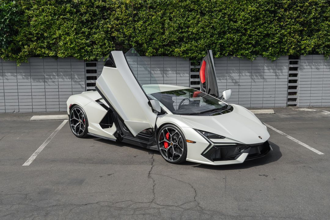 2024 Lamborghini Revuelto
