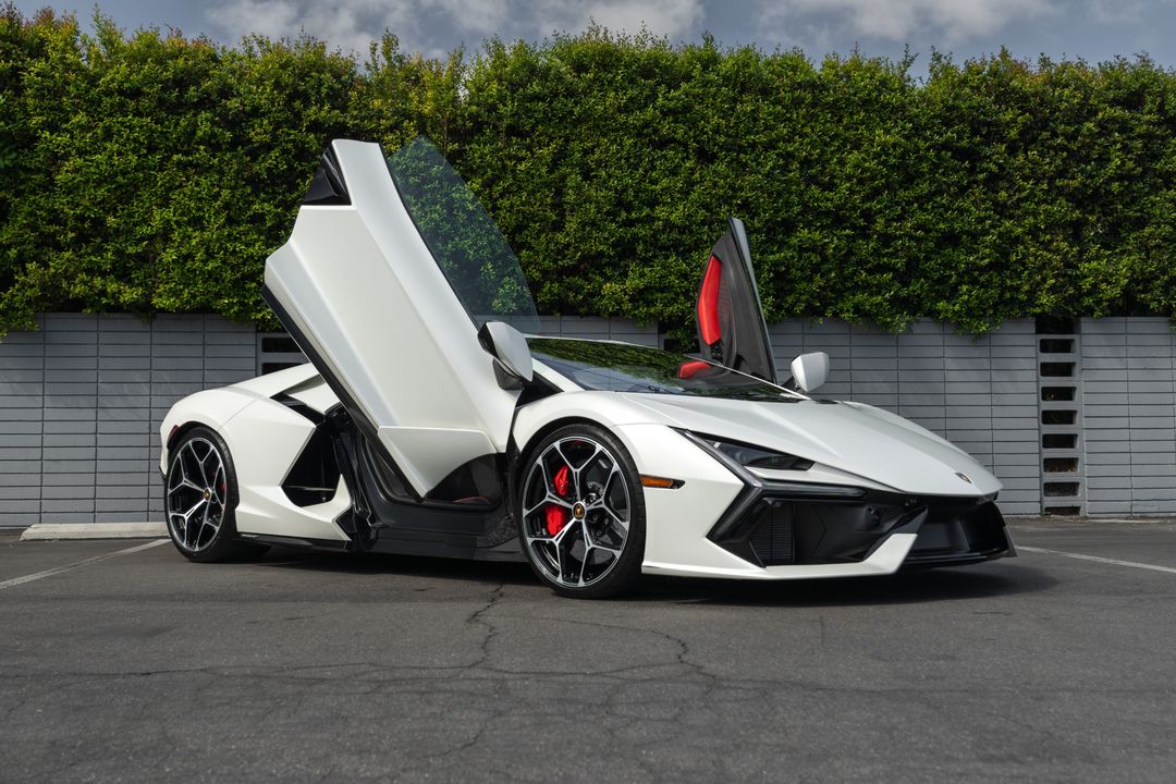 2024 Lamborghini Revuelto