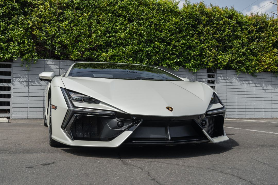 2024 Lamborghini Revuelto