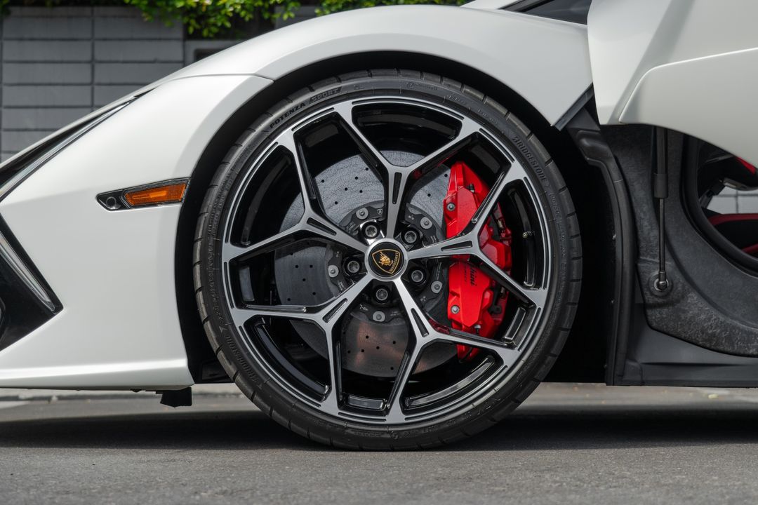 2024 Lamborghini Revuelto