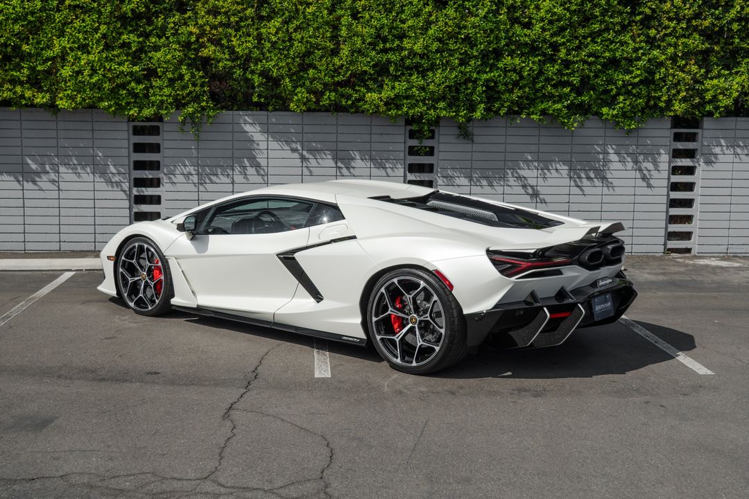 2024 Lamborghini Revuelto