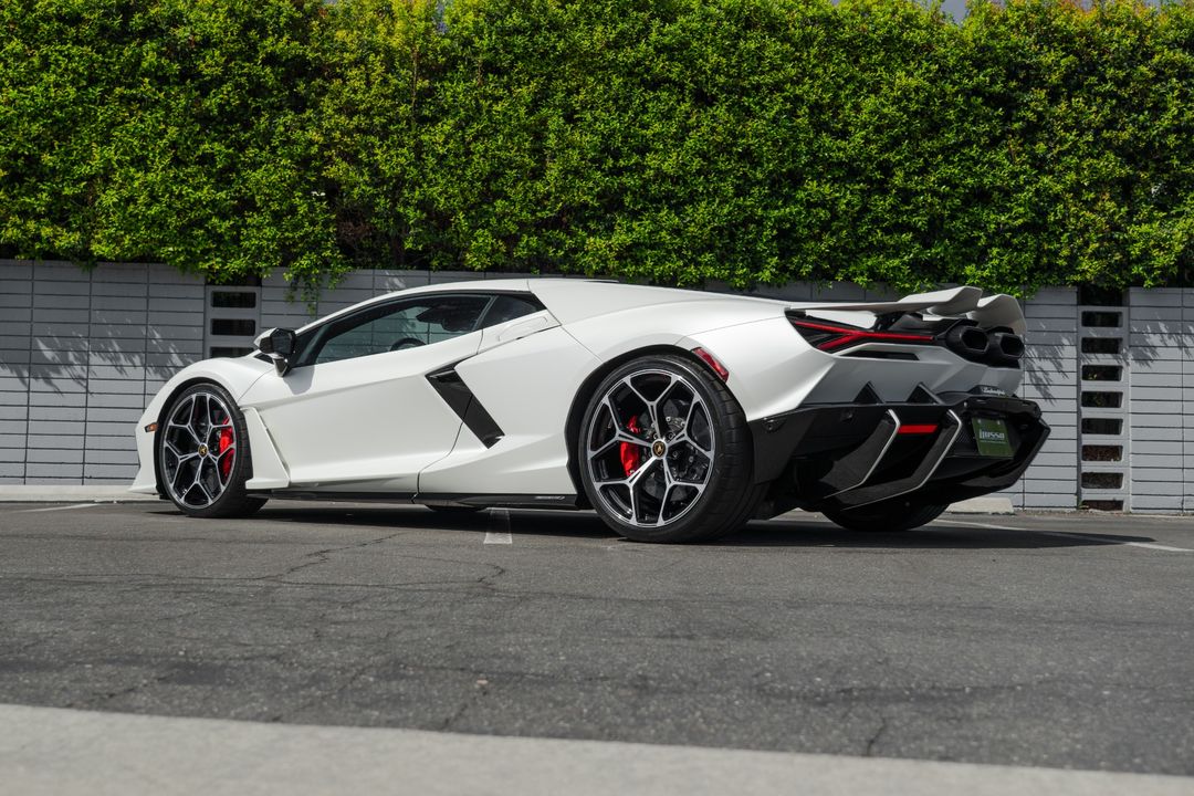 2024 Lamborghini Revuelto