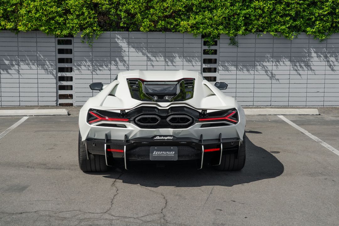 2024 Lamborghini Revuelto