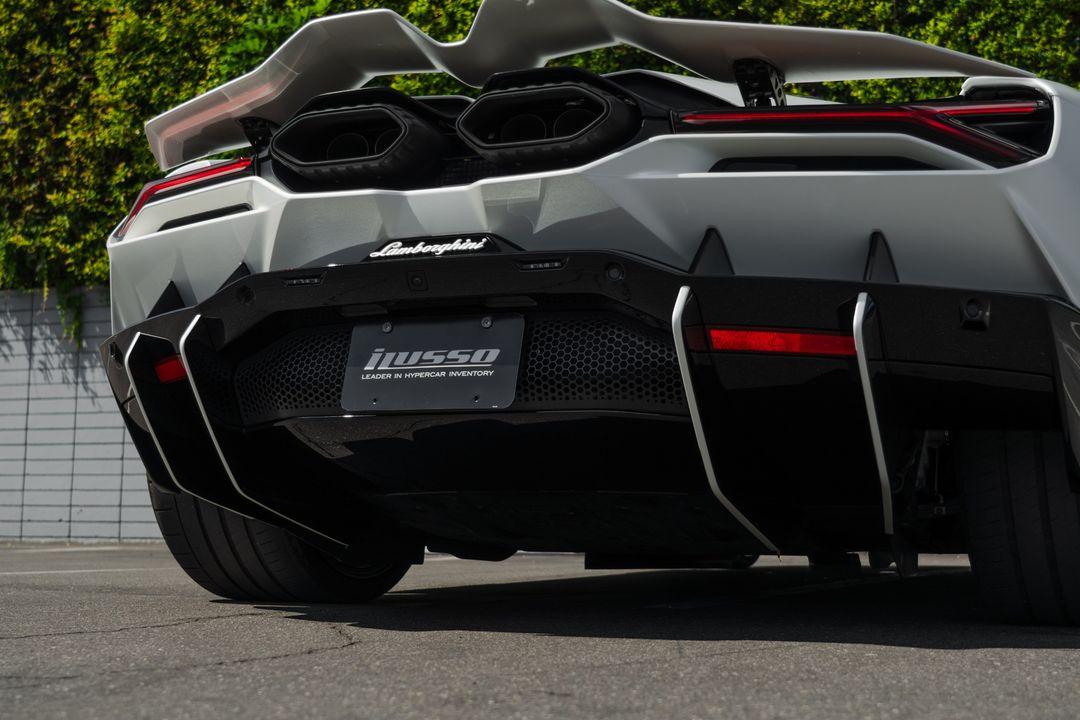 2024 Lamborghini Revuelto