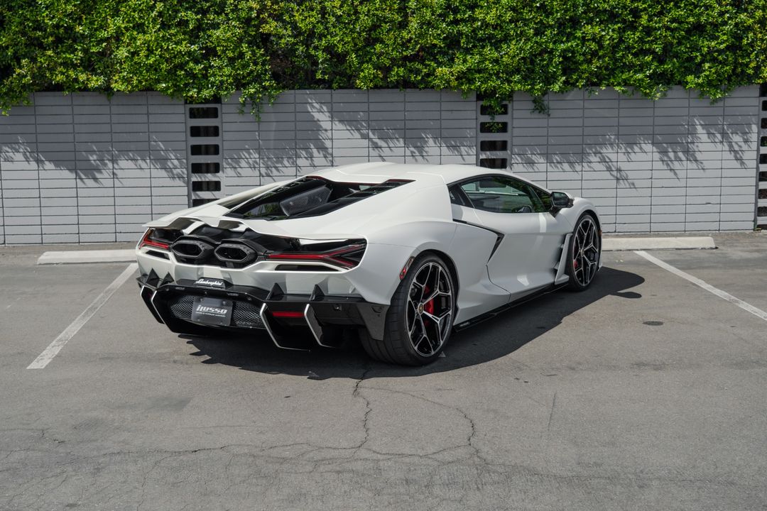 2024 Lamborghini Revuelto