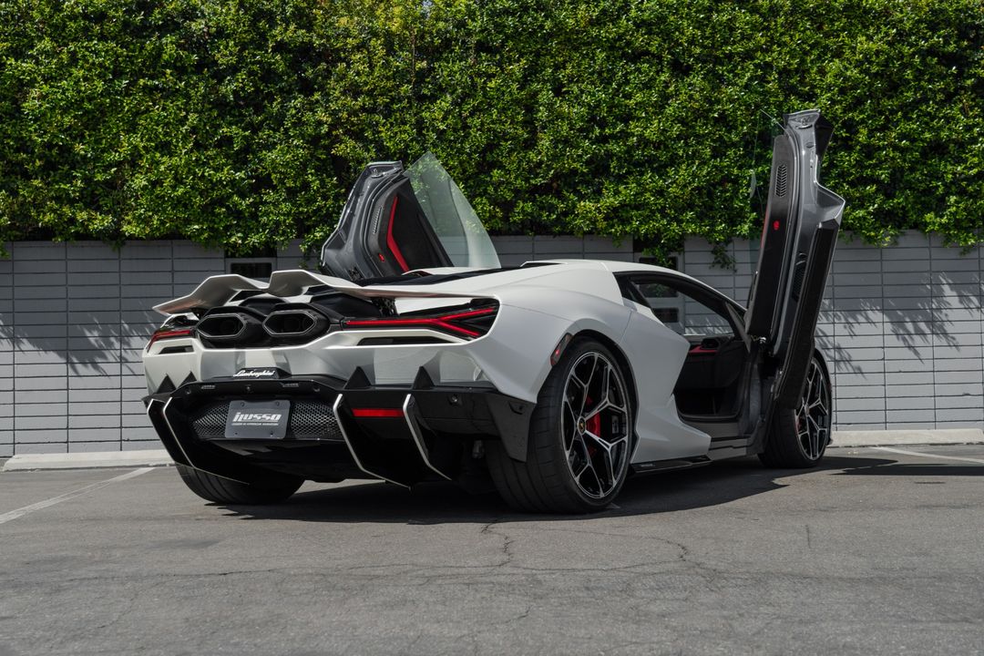 2024 Lamborghini Revuelto